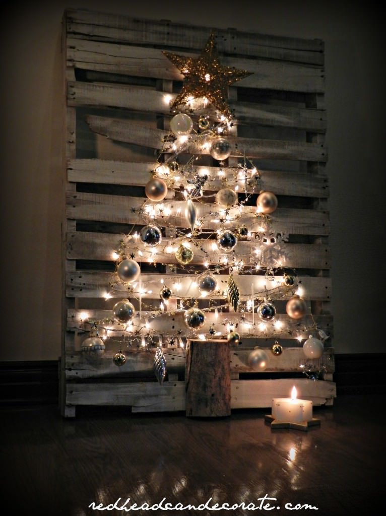 DIY-Pallet-Christmas-Tree-w-easy-steps-and-no-wood-removal-766x1024